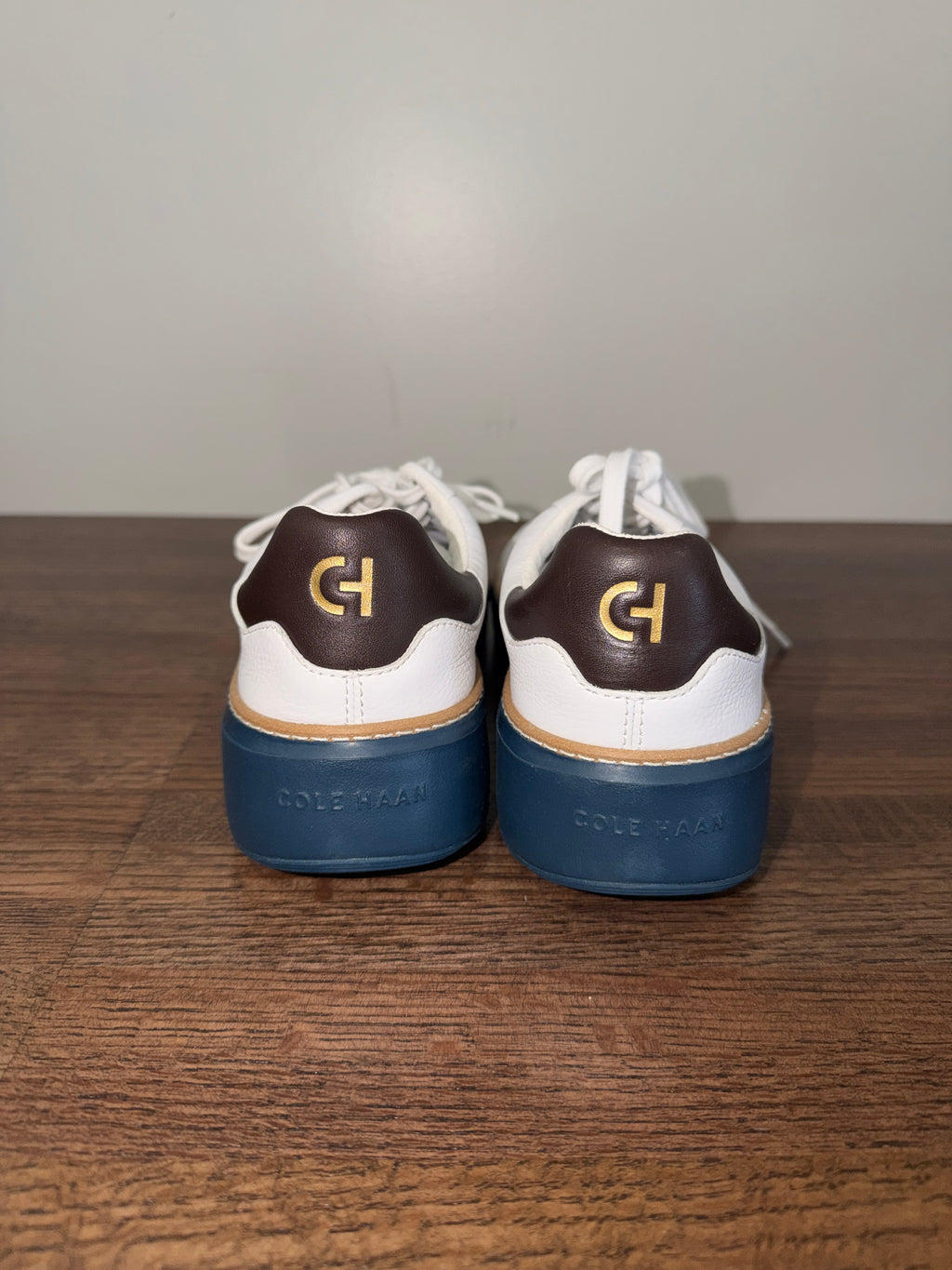 Cole Haan Women’s White Leather Navy Blue Sole Lace-Up Sneakers Size 8.5