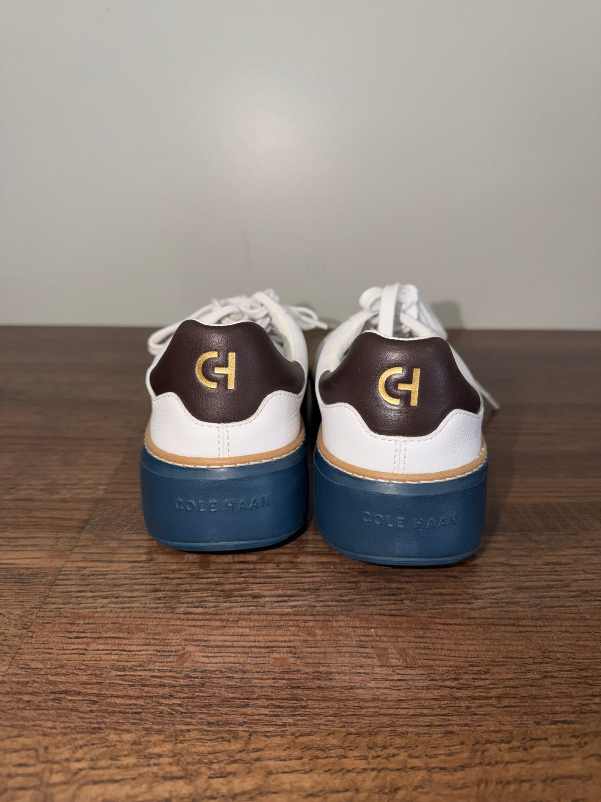 Cole Haan Women’s White Leather Navy Blue Sole Lace-Up Sneakers Size 8.5