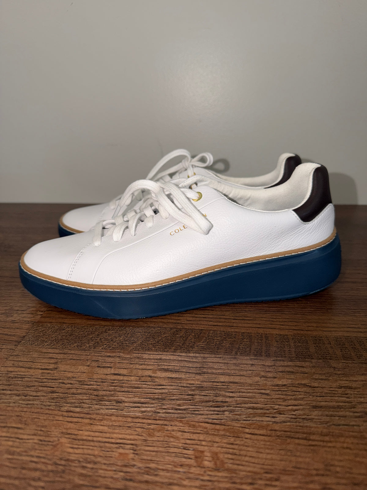 Cole Haan Women’s White Leather Navy Blue Sole Lace-Up Sneakers Size 8.5