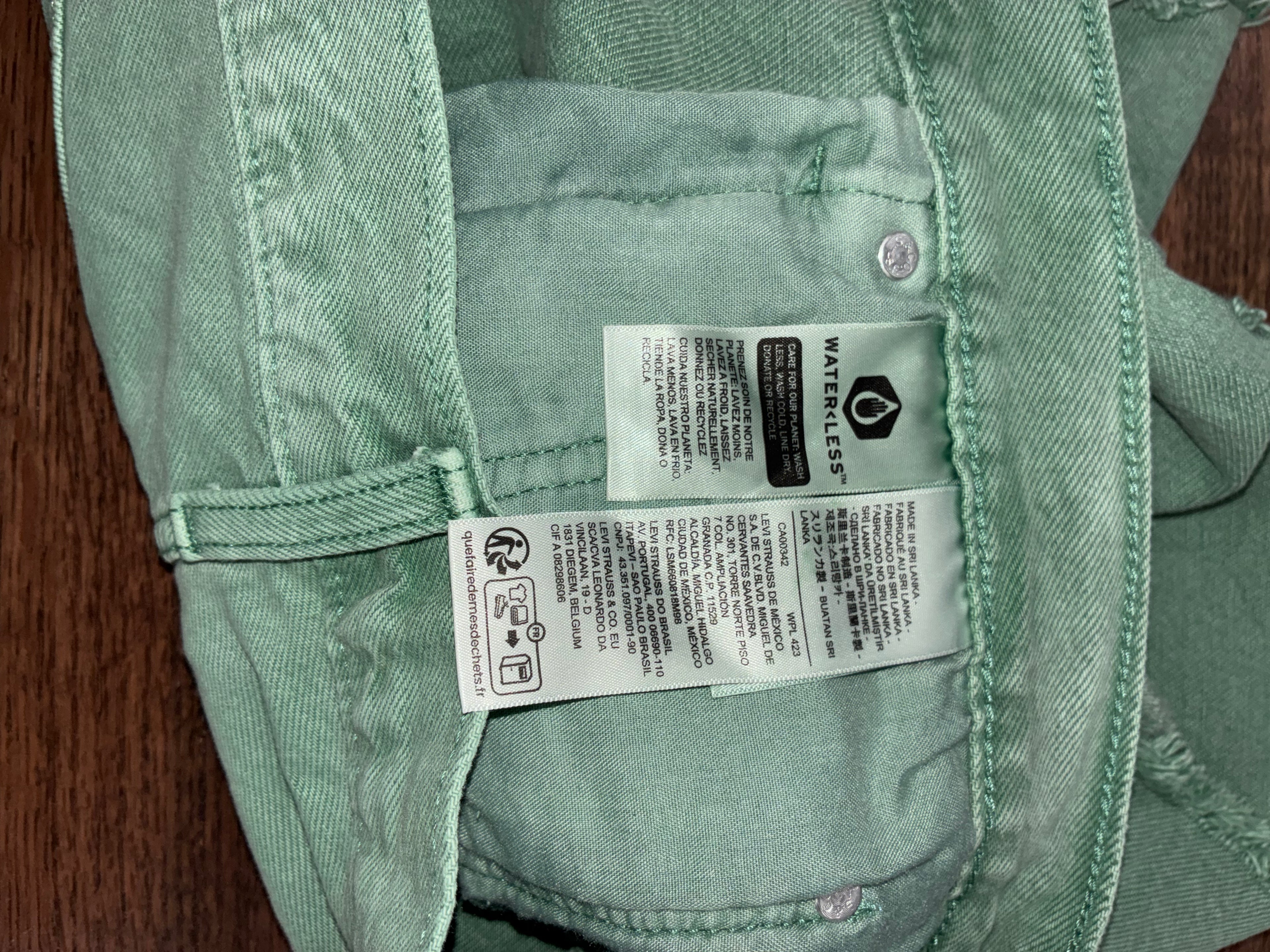 Levi’s 501 Buttonfly Women’s Jean Shorts Size 32