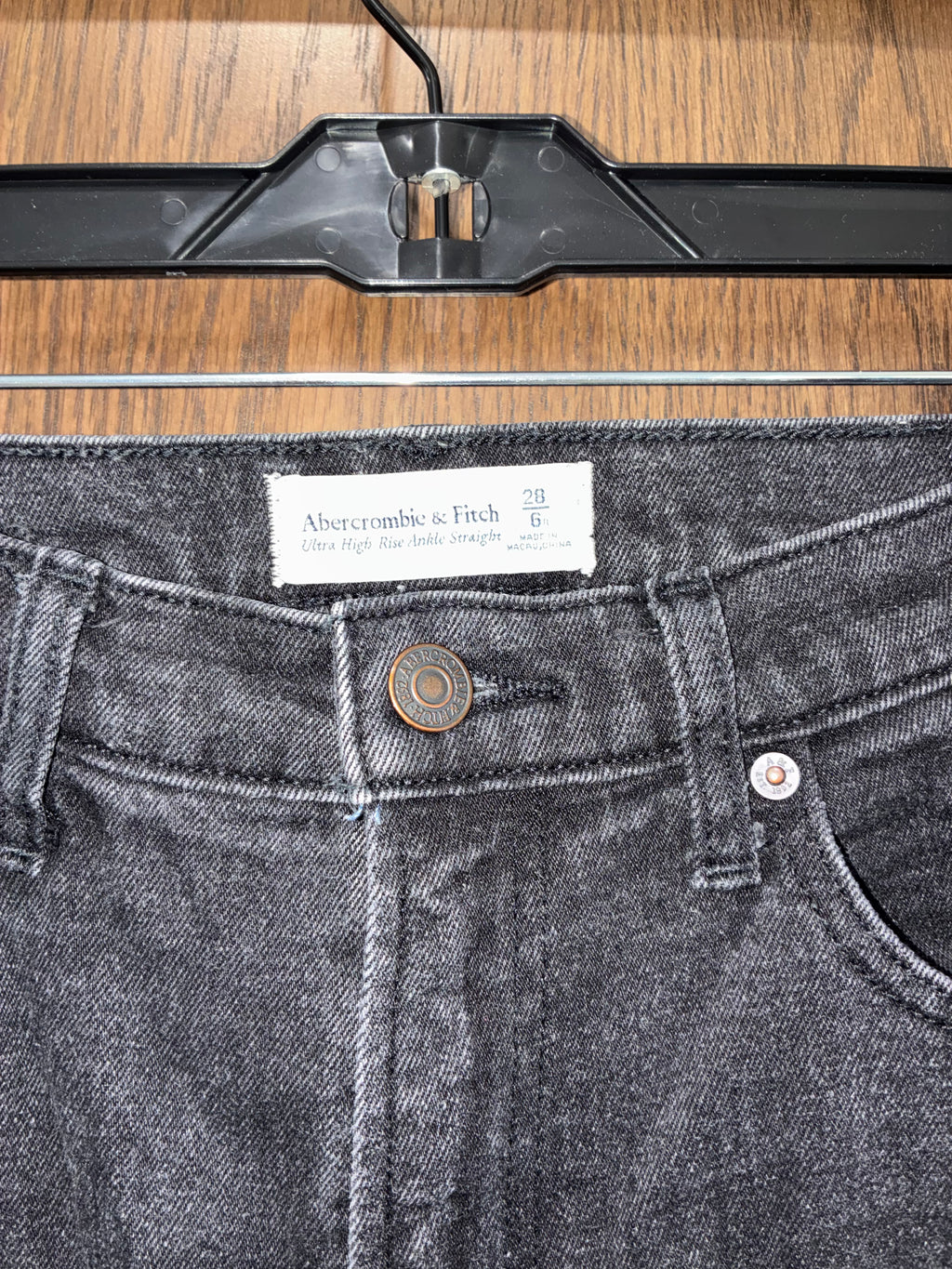 Abercrombie & Fitch Women’s Ultra High Rise Ankle Straight Size 28 6R