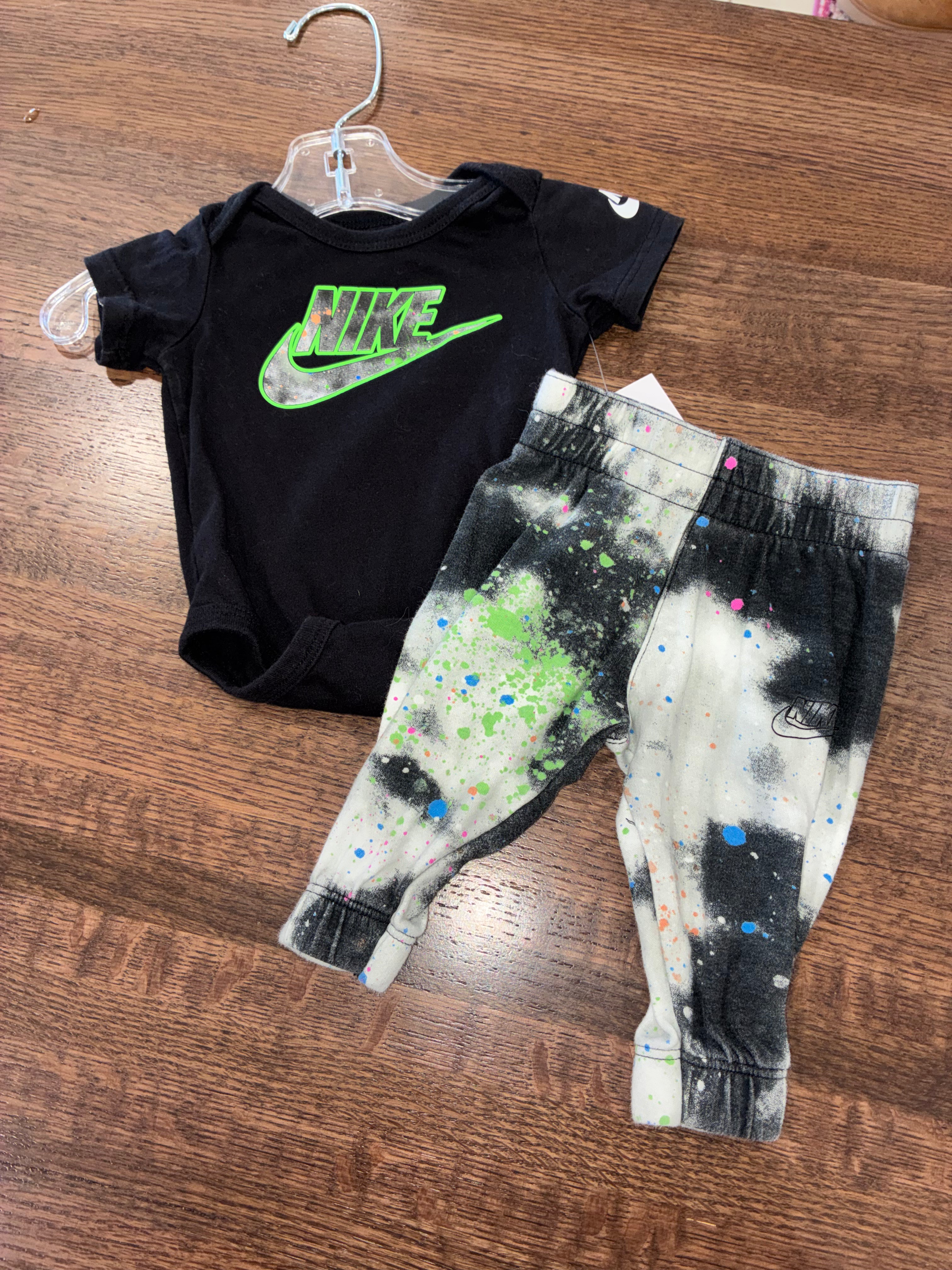 Nike Baby Boys Paint Spatter Onesie & Joggers Set Size 3 Months