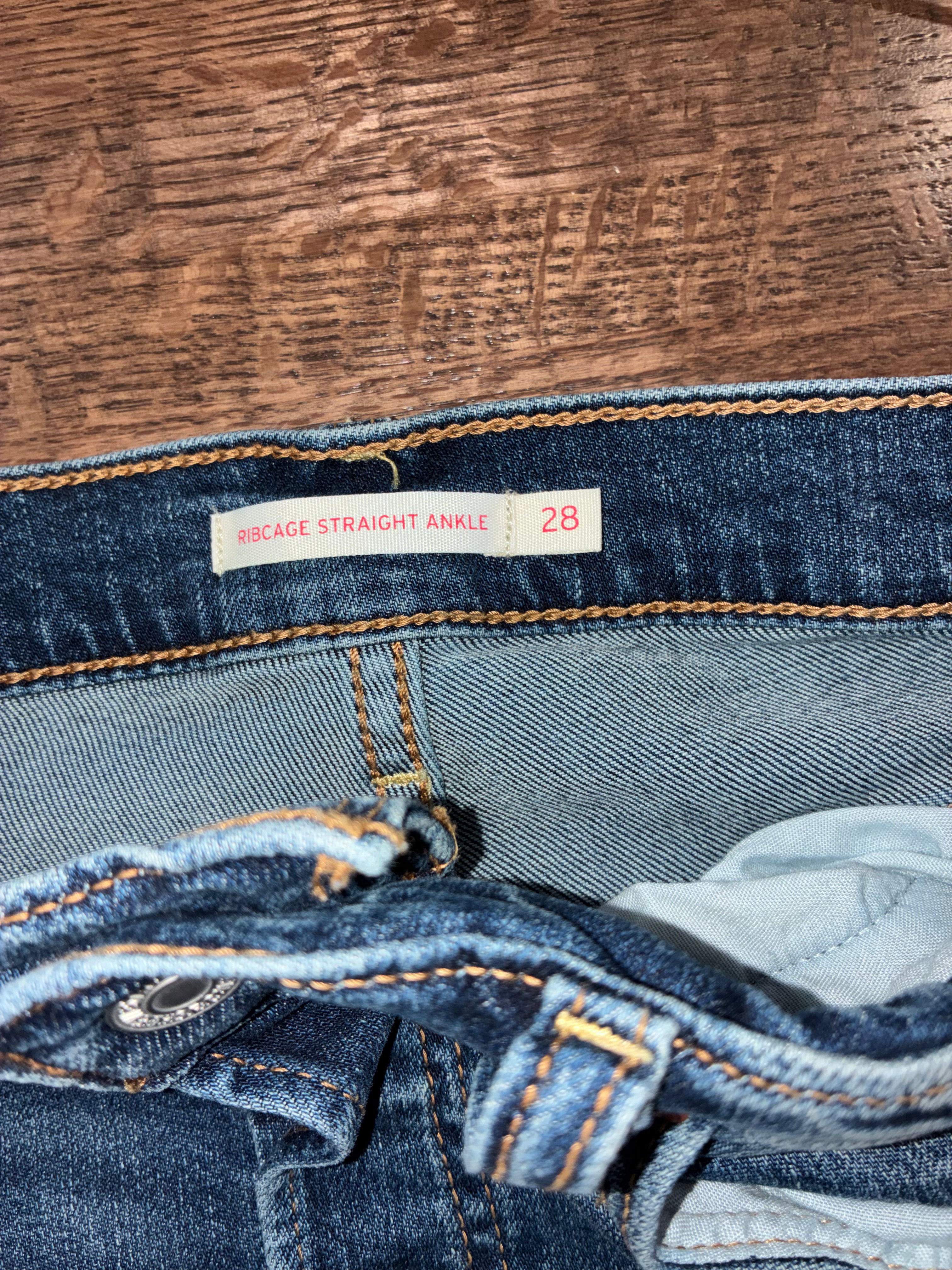 Levi’s Women’s 501 Buttonfly Ribcage Wide Leg Ankle Jeans Size 8