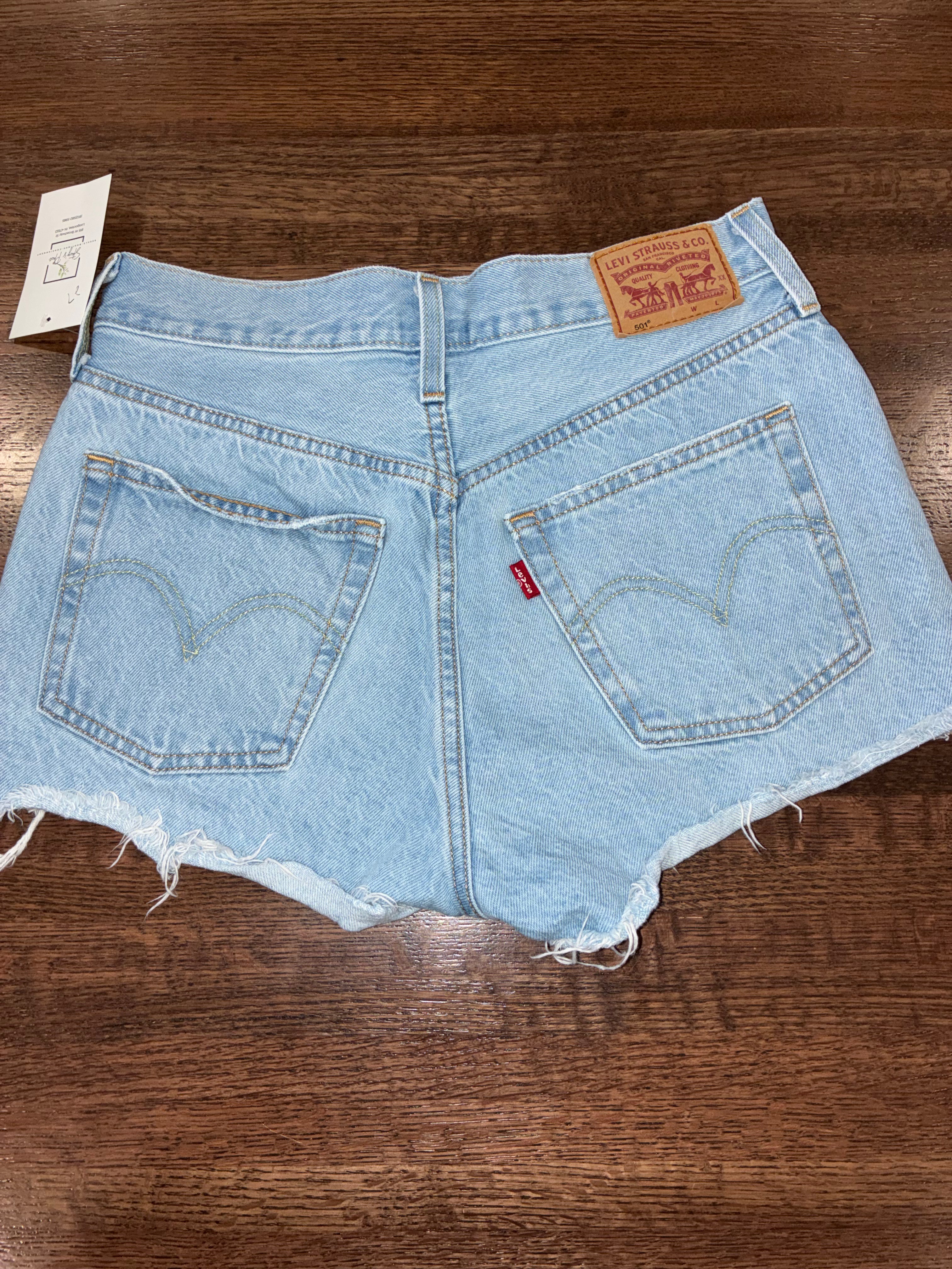Levi’s Women’s 501 Buttonfly Shorts Size 27