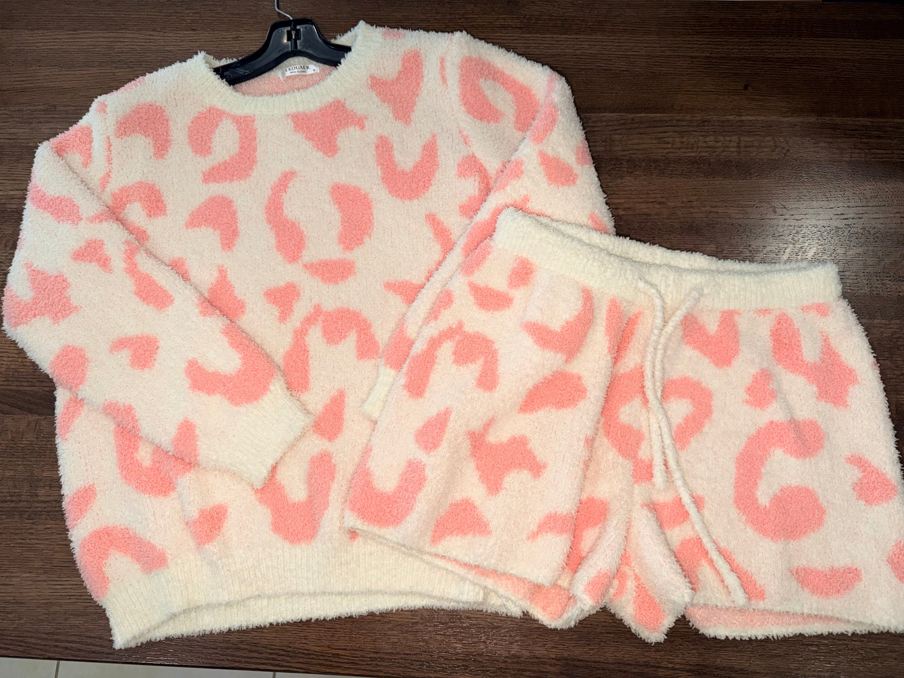 Fuzzy Fleece Pajamas 2 Piece Warm Soft Lounge Set Size Medium New Condition