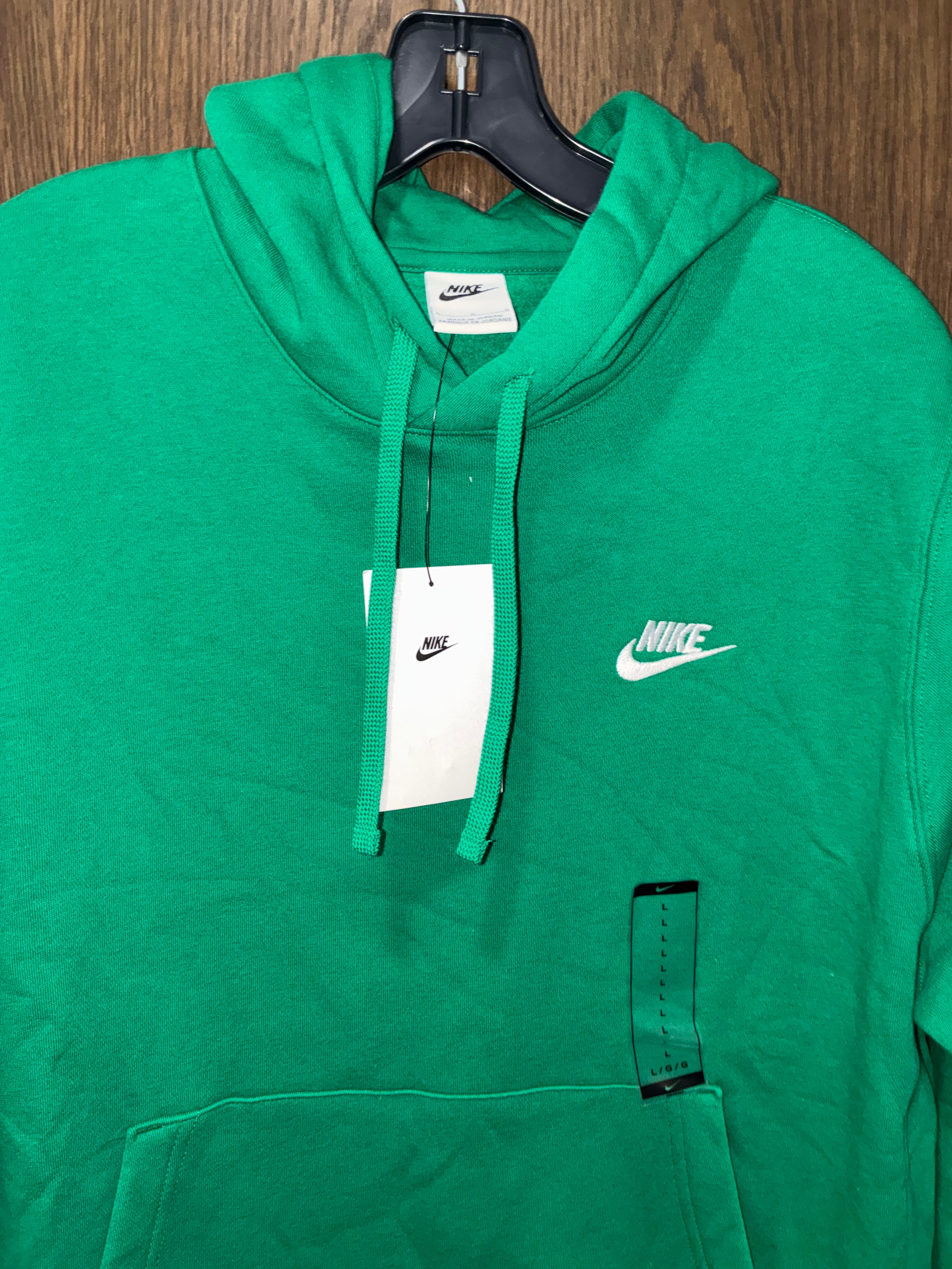 Nike Club
Men's Stadium Green-White Pullover Fleece Hoodie Size Large NWT