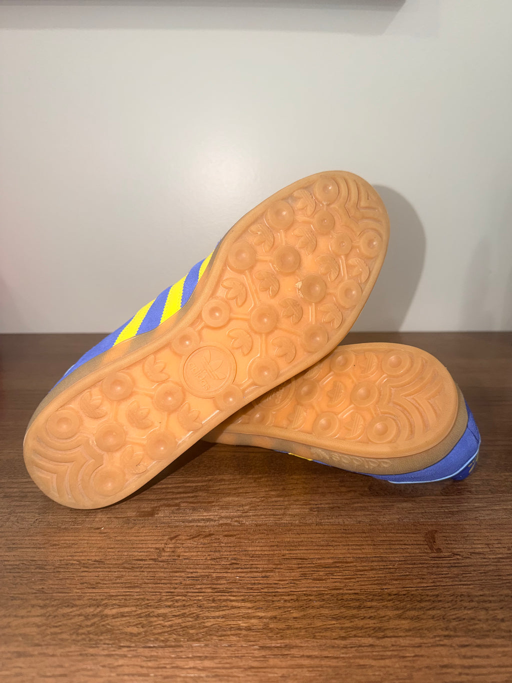 Gazelle Adidas Men’s Indoor Shoes Size 10.5 Blue Pure/Sulfur/Gum