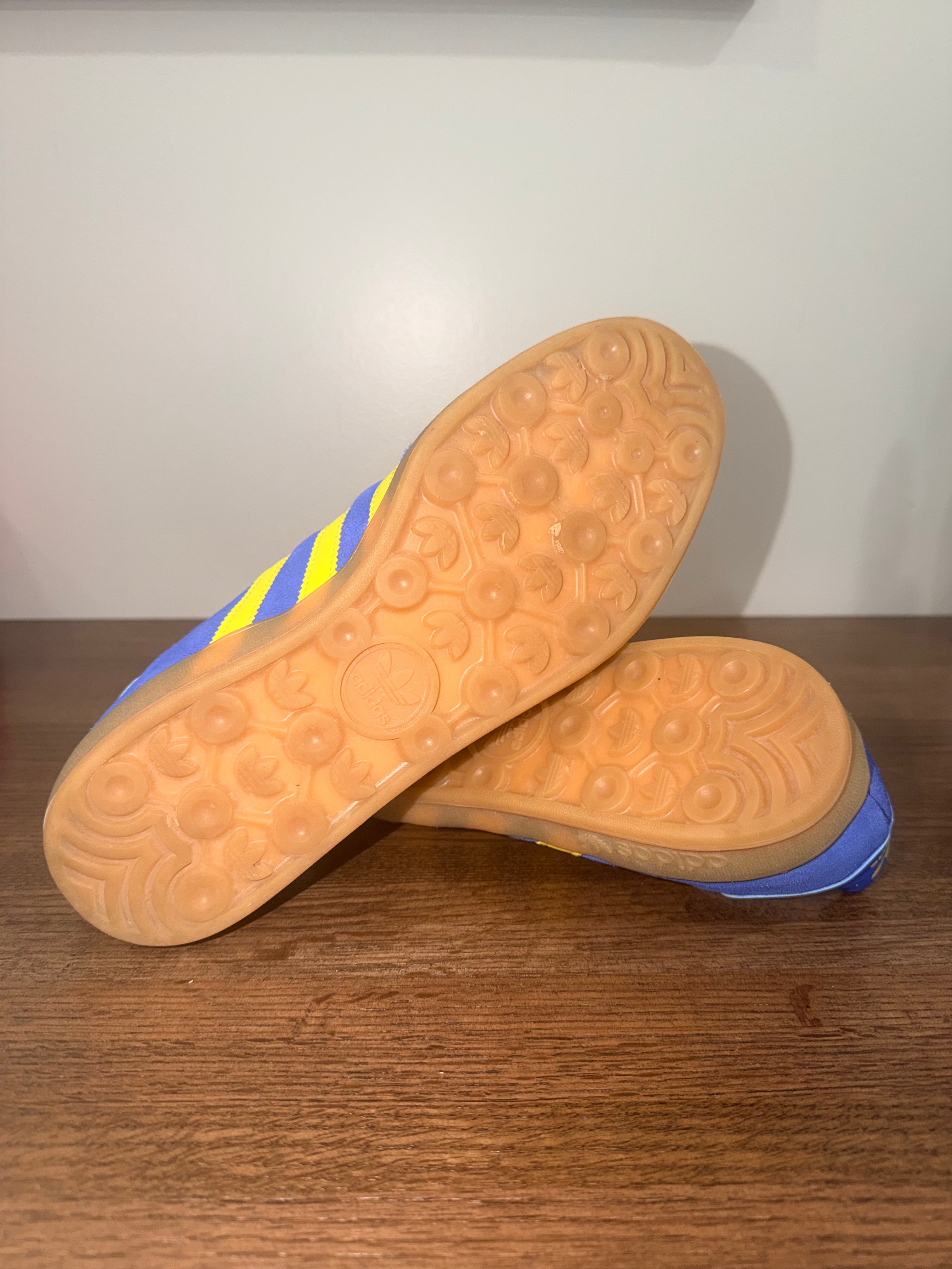 Gazelle Adidas Men’s Indoor Shoes Size 10.5 Blue Pure/Sulfur/Gum