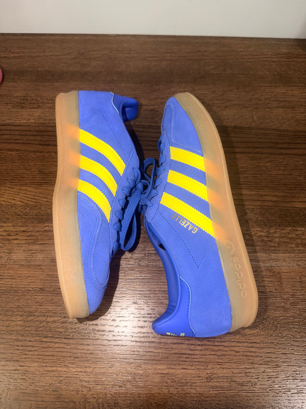 Gazelle Adidas Men’s Indoor Shoes Size 10.5 Blue Pure/Sulfur/Gum