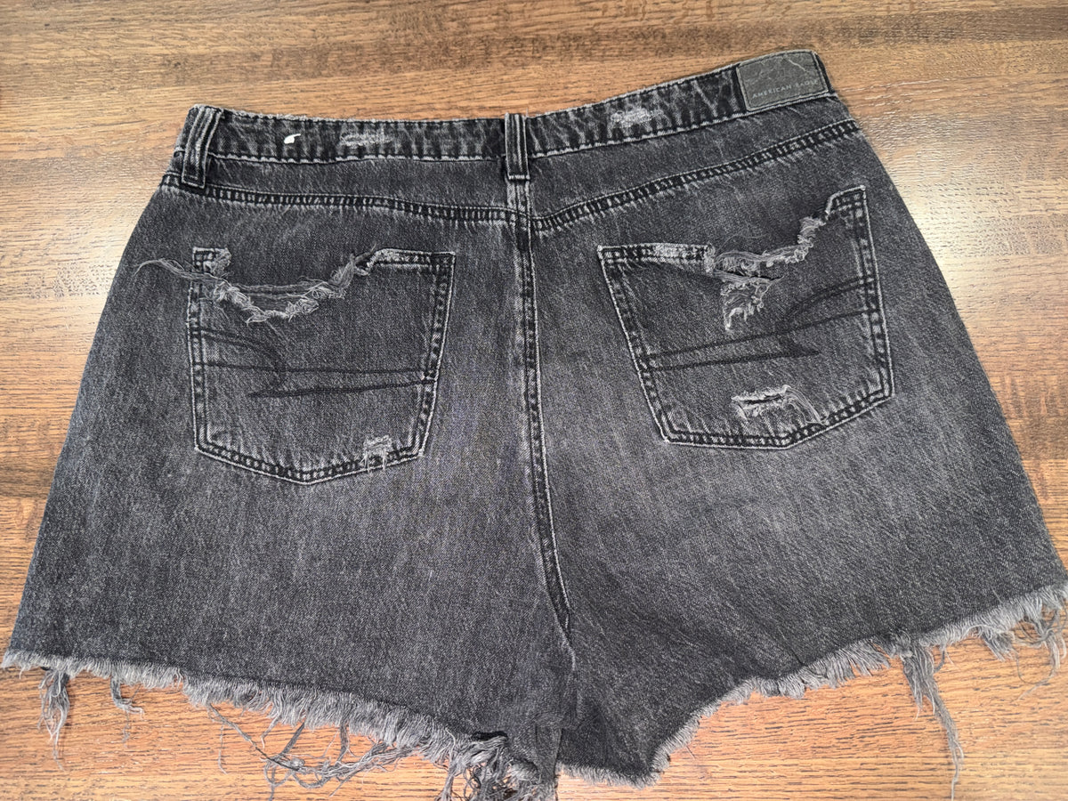 American Eagle Women’s Mom Shorts Strigid Size 14