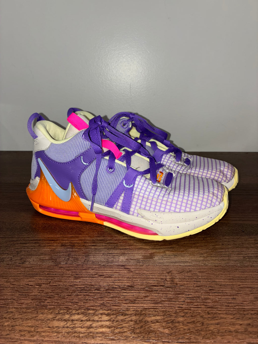 Nike LeBron Witness 7 Action Grape Vivid Orange Basketball Shoes Youth 7Y DQ8650-101