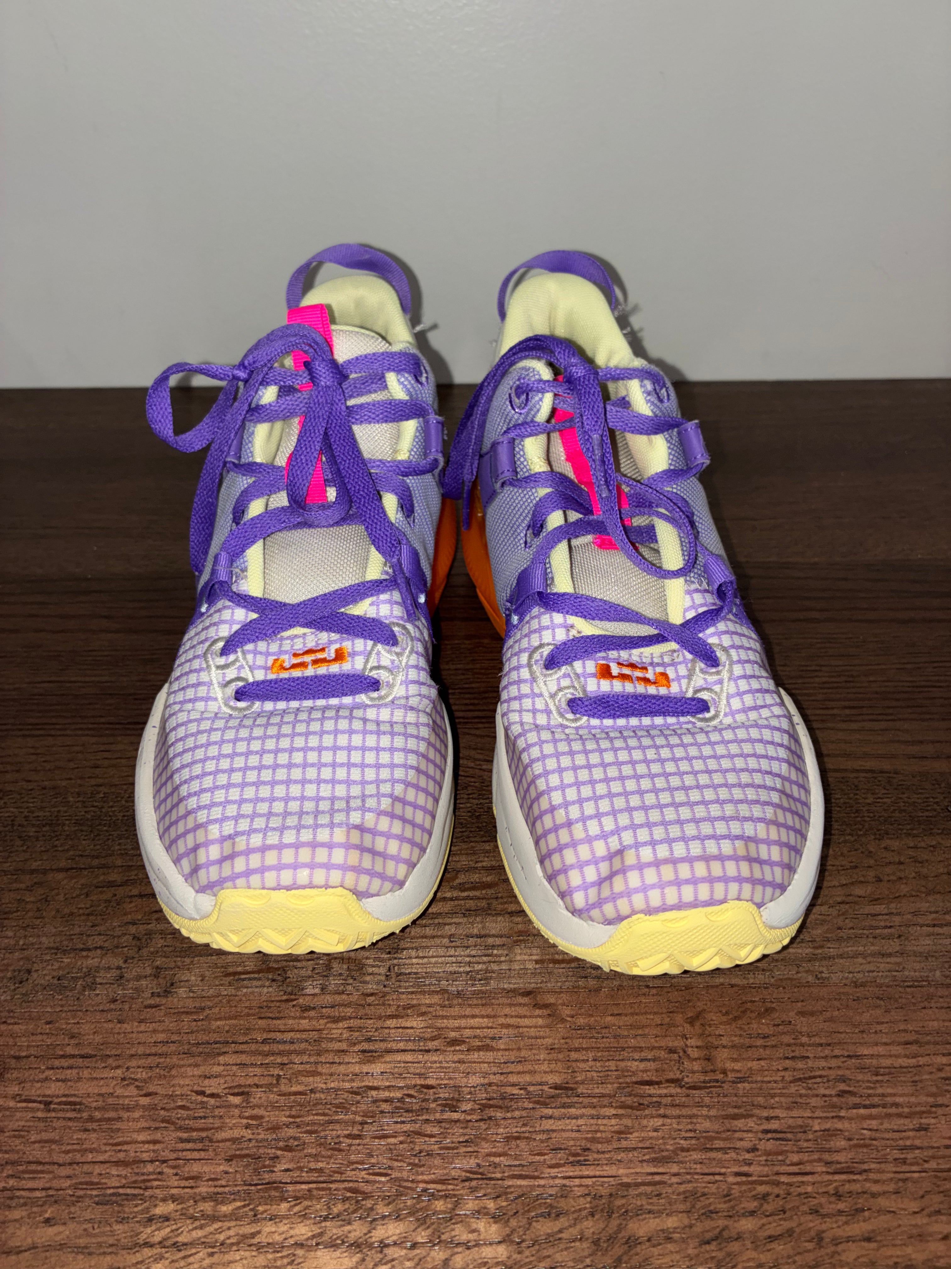 Nike LeBron Witness 7 Action Grape Vivid Orange Basketball Shoes Youth 7Y DQ8650-101
