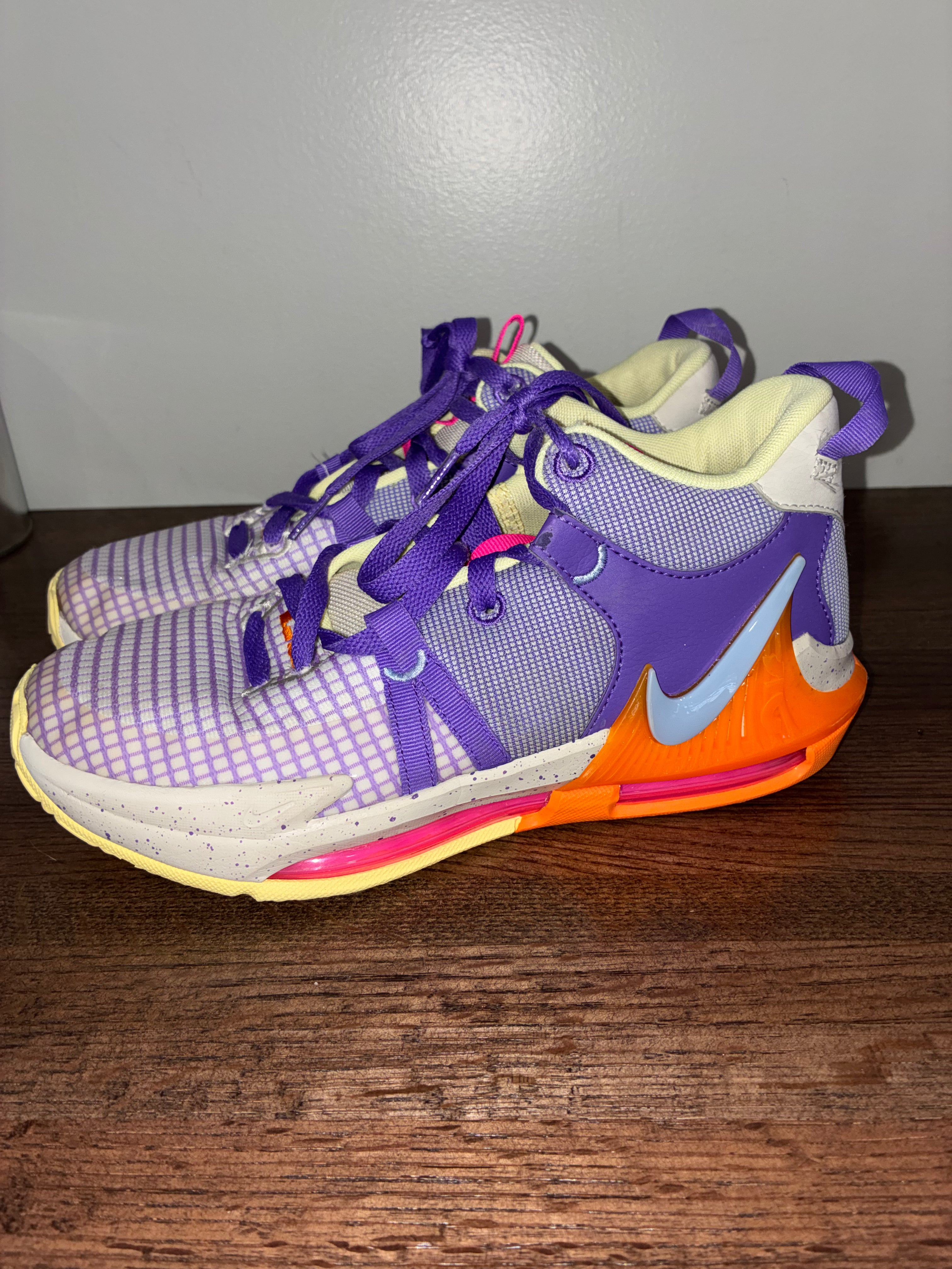 Nike LeBron Witness 7 Action Grape Vivid Orange Basketball Shoes Youth 7Y DQ8650-101