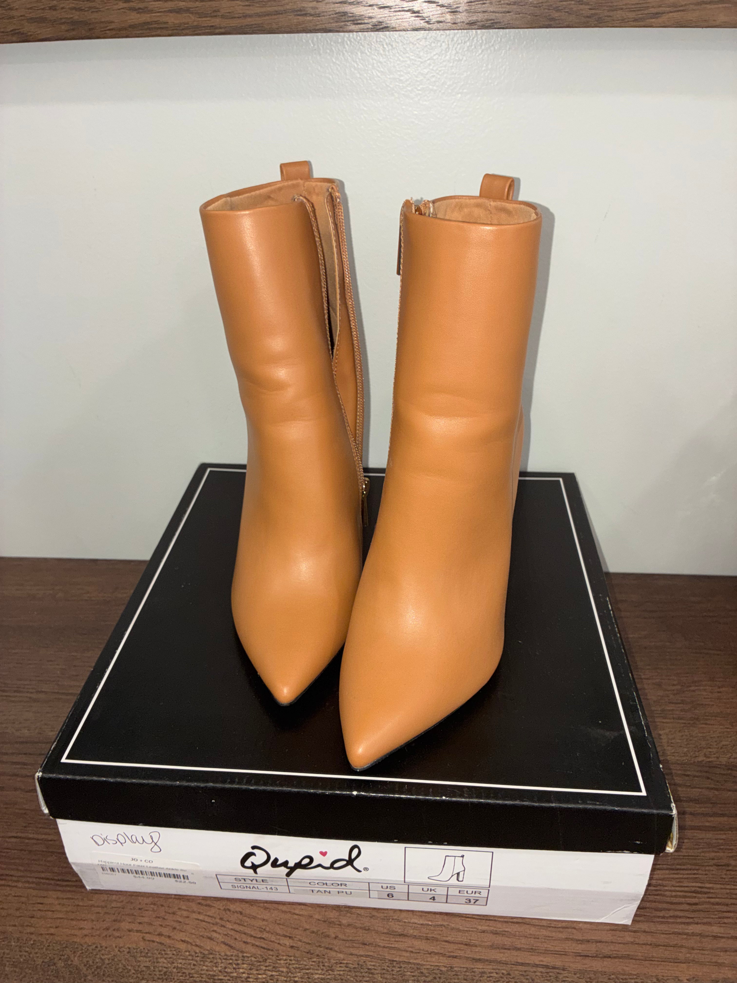 Qupid Signal-143 Tan Faux Leather Pointed Toe Block Heel Ankle Boots Size 6