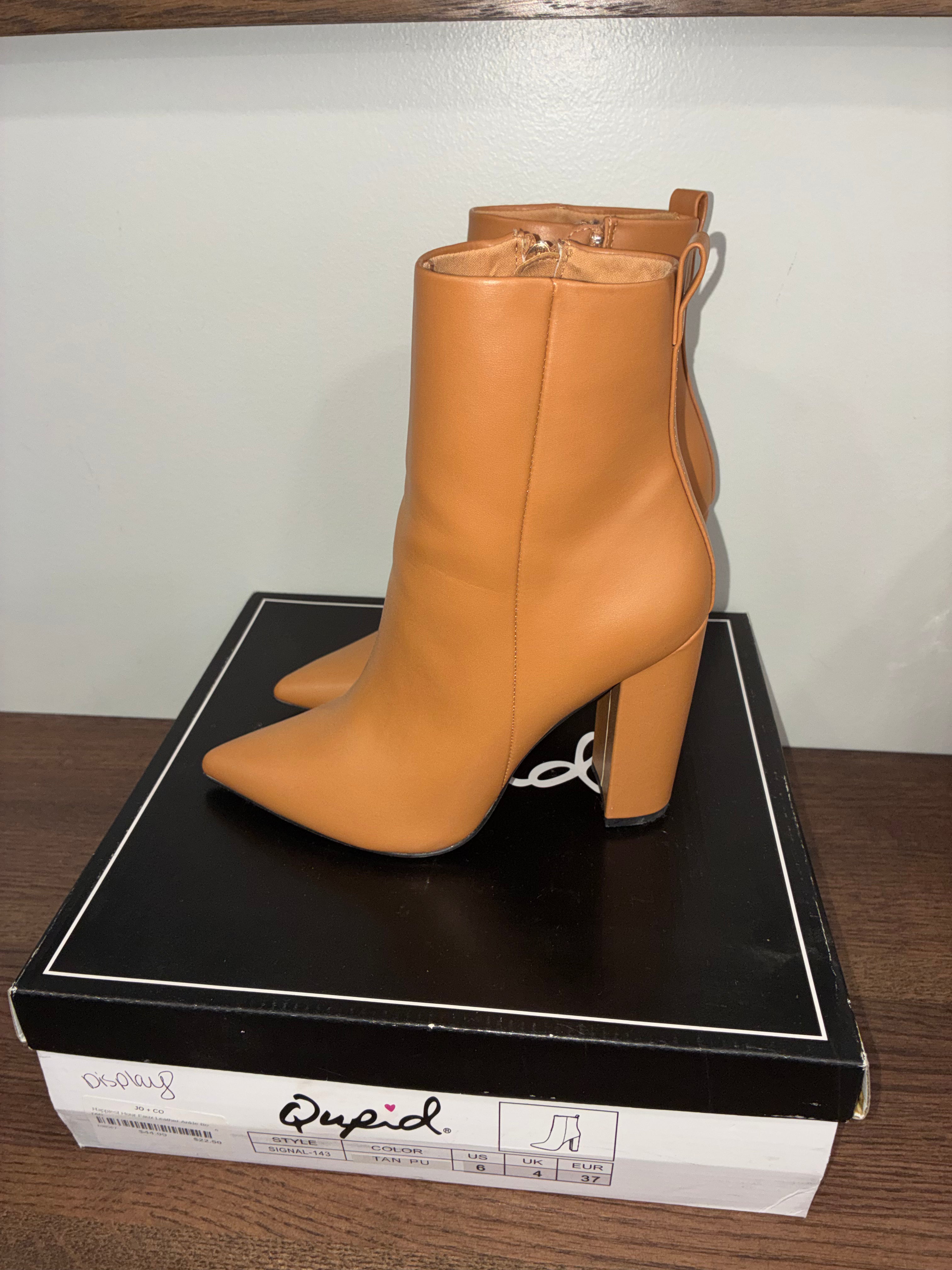 Qupid Signal-143 Tan Faux Leather Pointed Toe Block Heel Ankle Boots Size 6