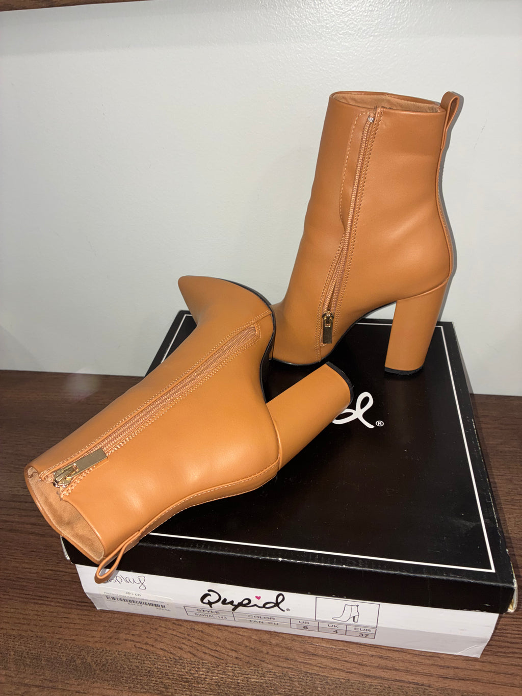 Qupid Signal-143 Tan Faux Leather Pointed Toe Block Heel Ankle Boots Size 6