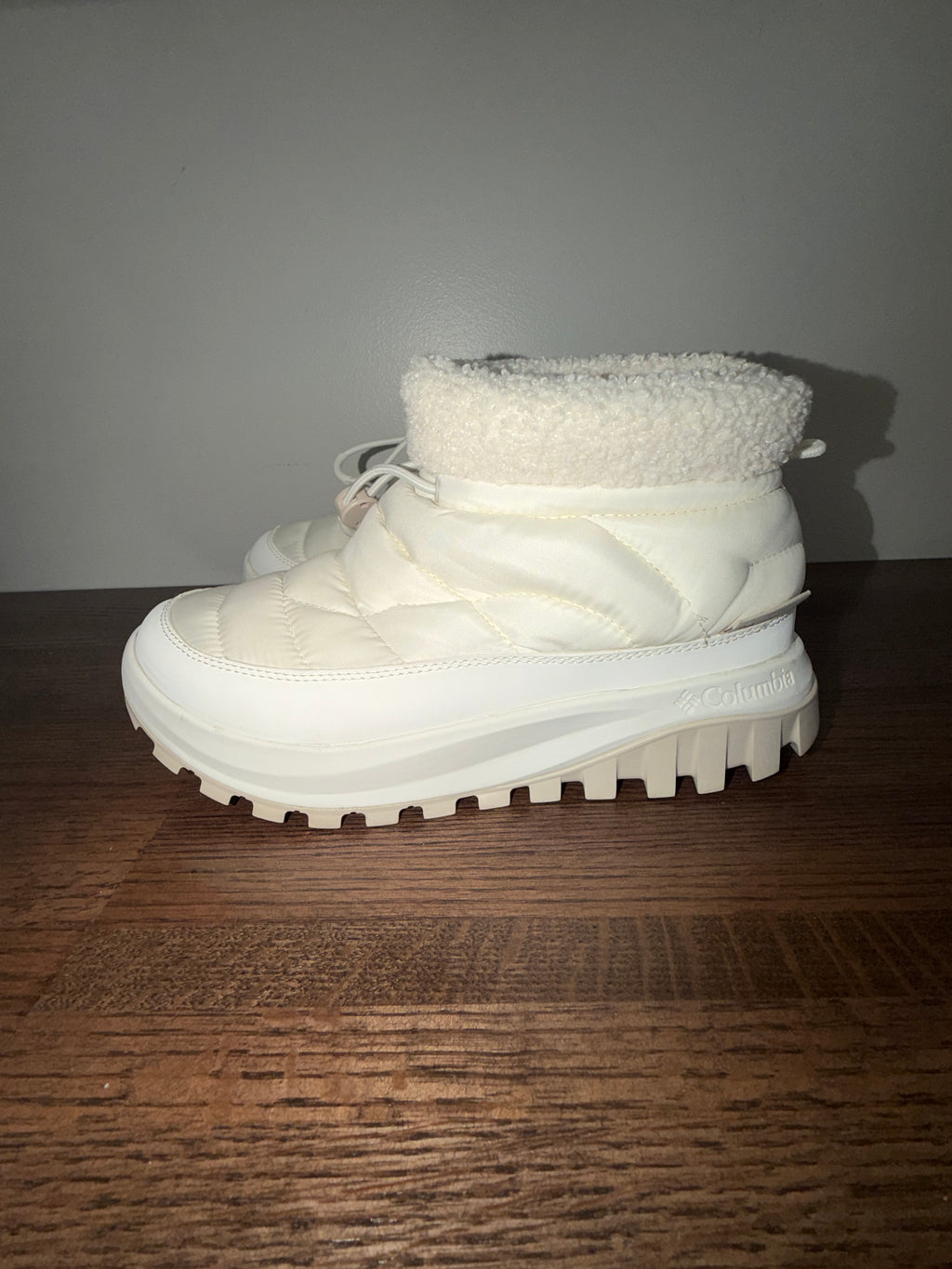 Columbia Snowtrot Shorty Women’s Winter Boots Sea Salt Ivory Size 9 Wide
