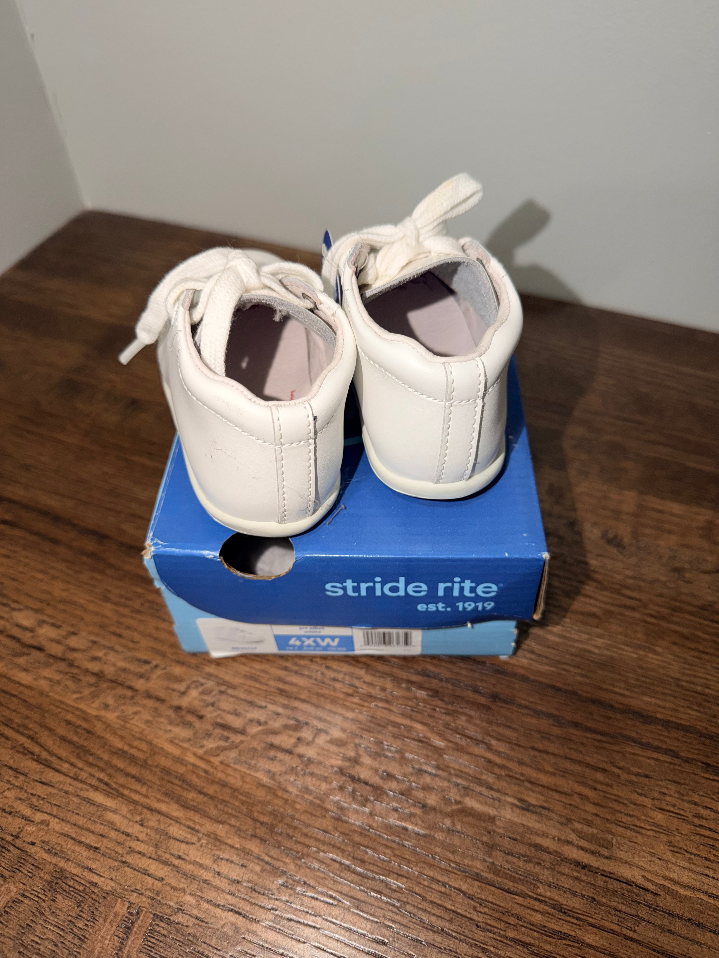 Stride Rite SRT Elliot White Size 4XW NIB