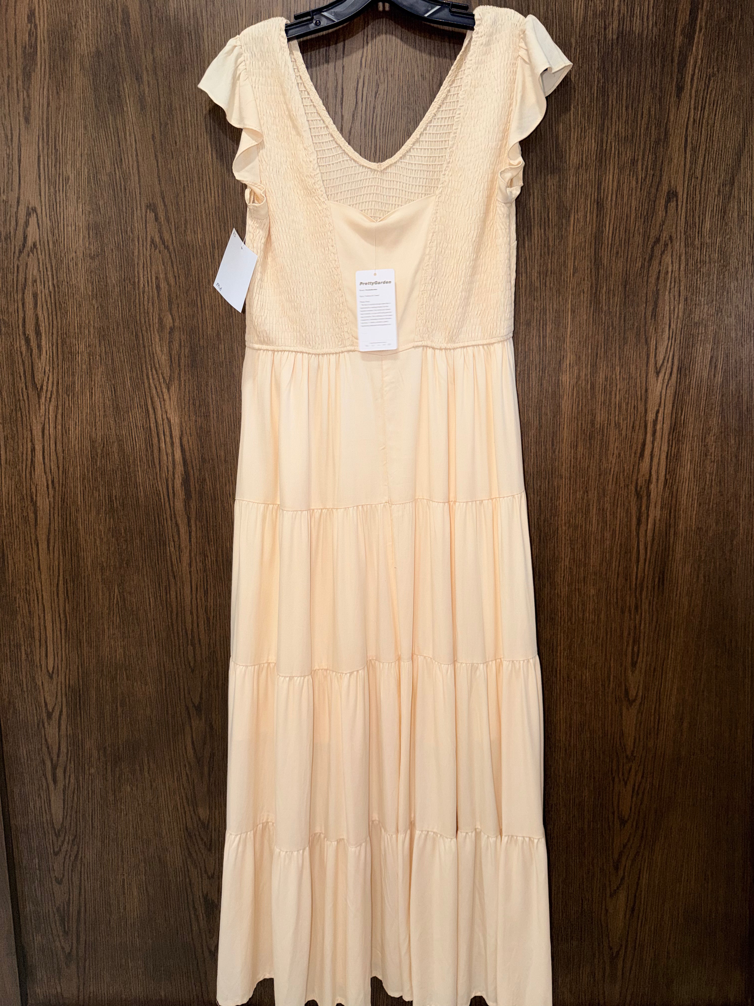 Pretty Garden Women’s Cream Maxi Dress Size Medium NWT
