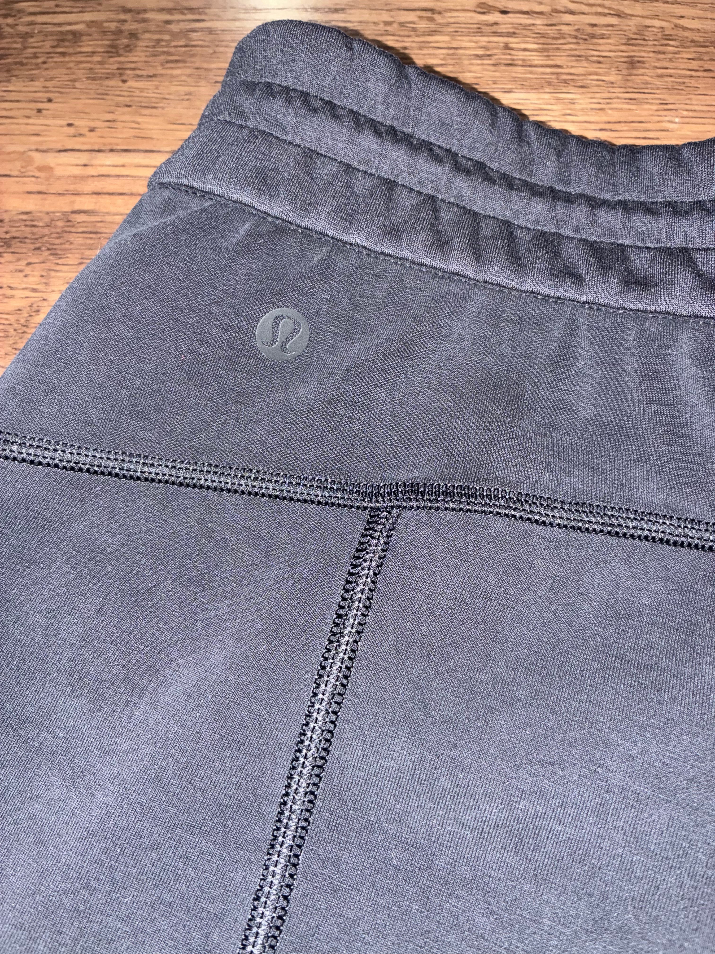Lululemon Softstreme High Rise Short 4" Size 6 Black “Peach Fuzz” New Condition