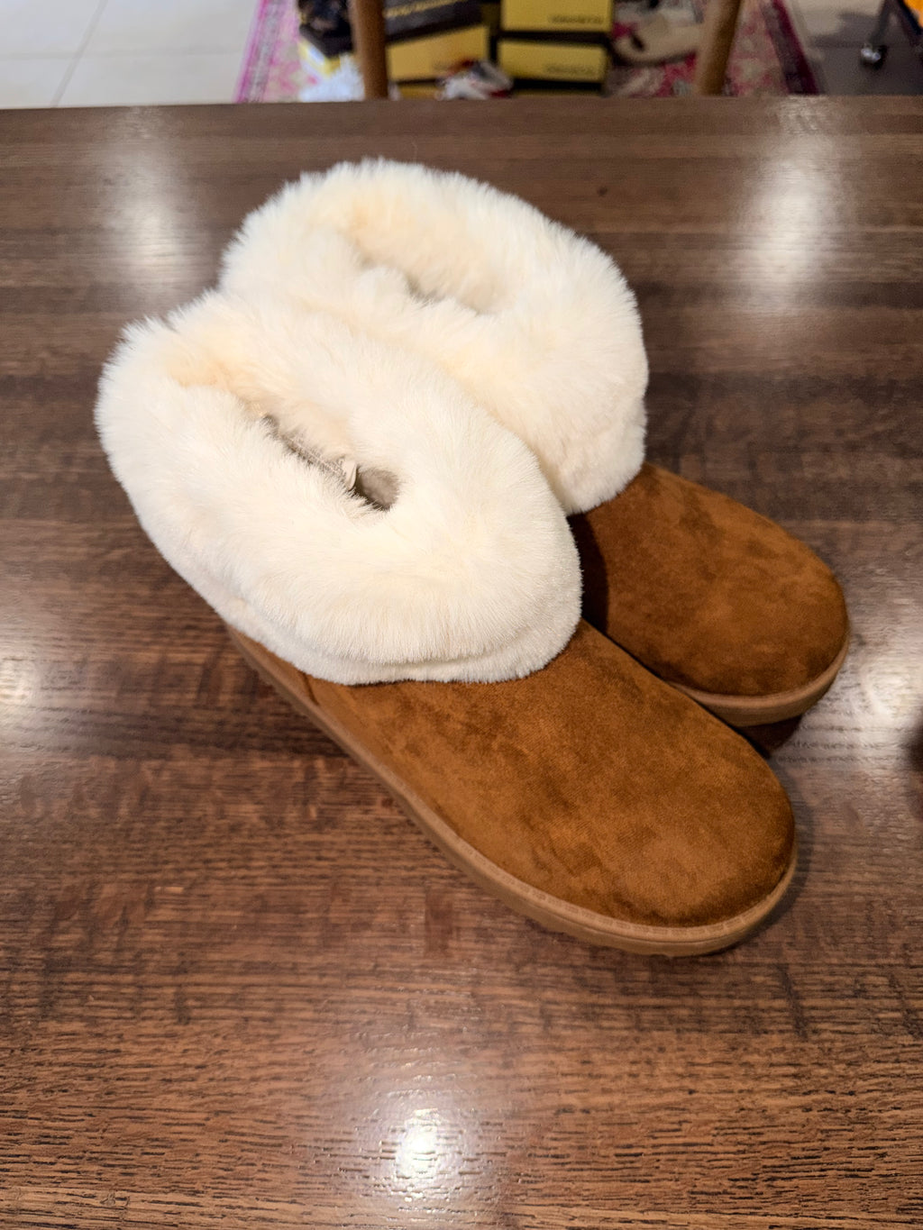 Cliffs by White Mountain Slip-On Faux Fur Ankle Boots Size 8.5