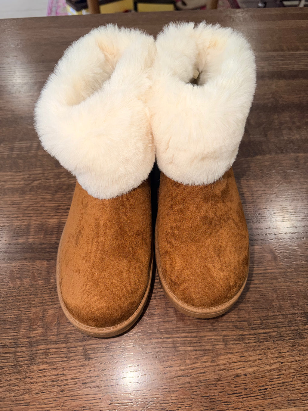 Cliffs by White Mountain Slip-On Faux Fur Ankle Boots Size 8.5