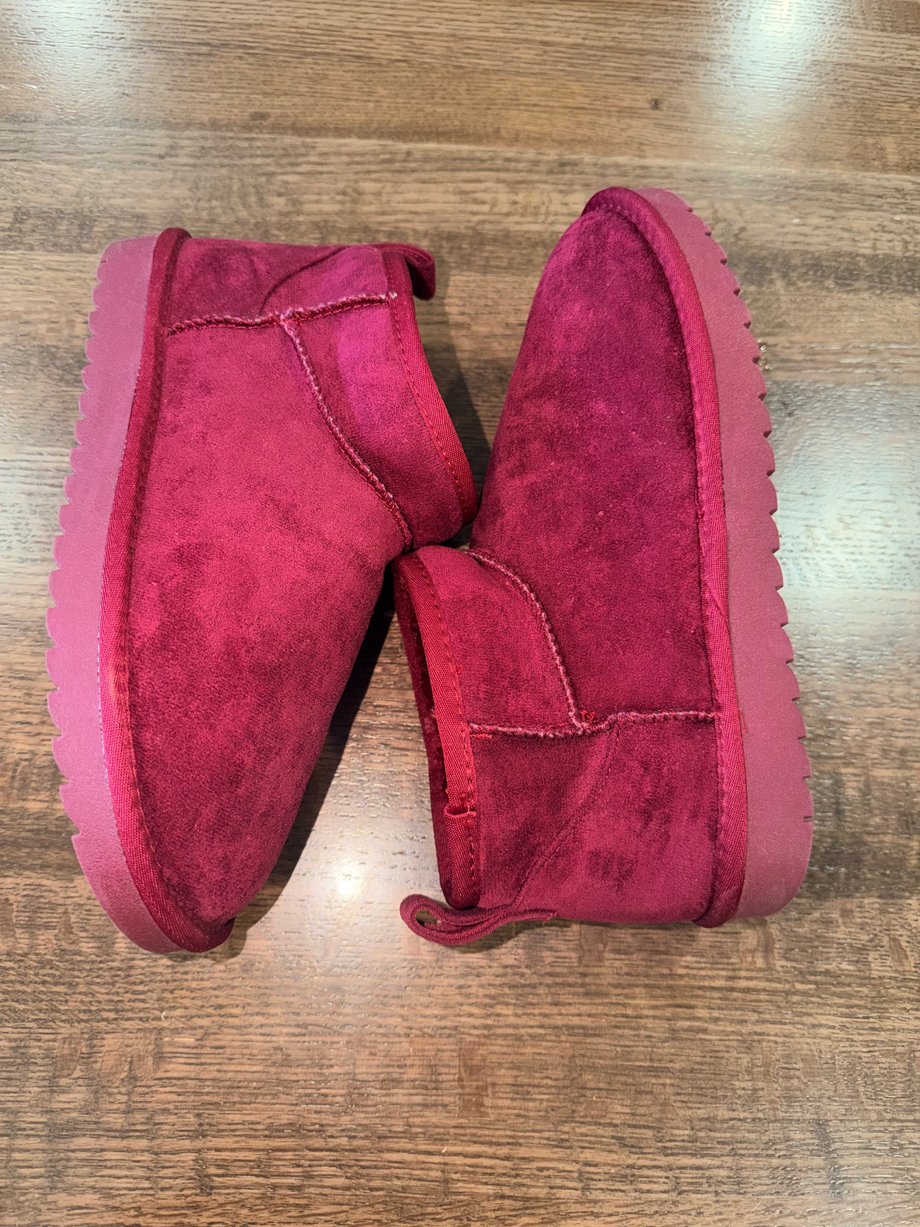 Maurice’s Maroon Slip-On Fur Lined Ankle Boots Size 9