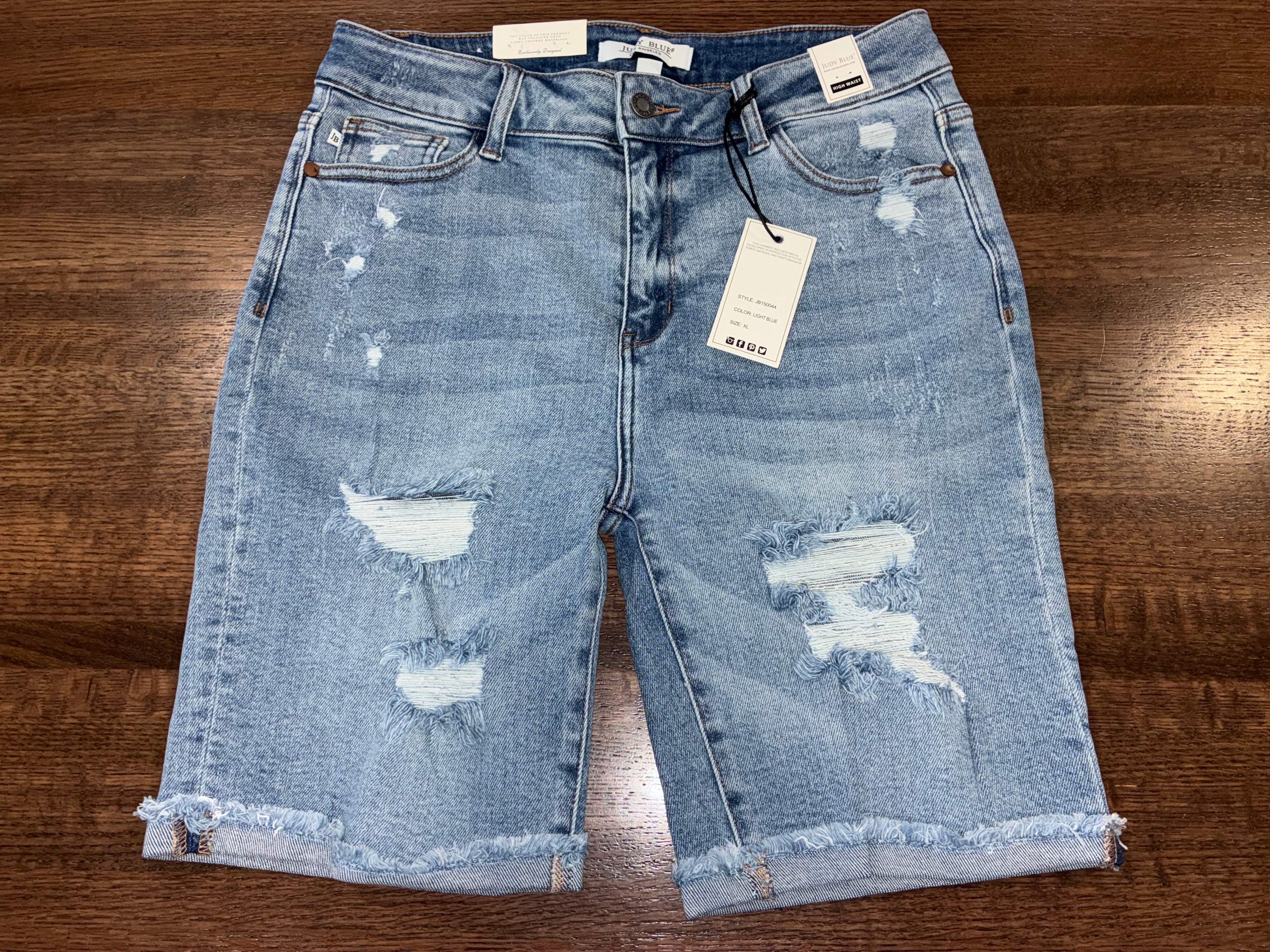 Judy Blue Women's Distressed Burmuda Shorts Size XL NWT
