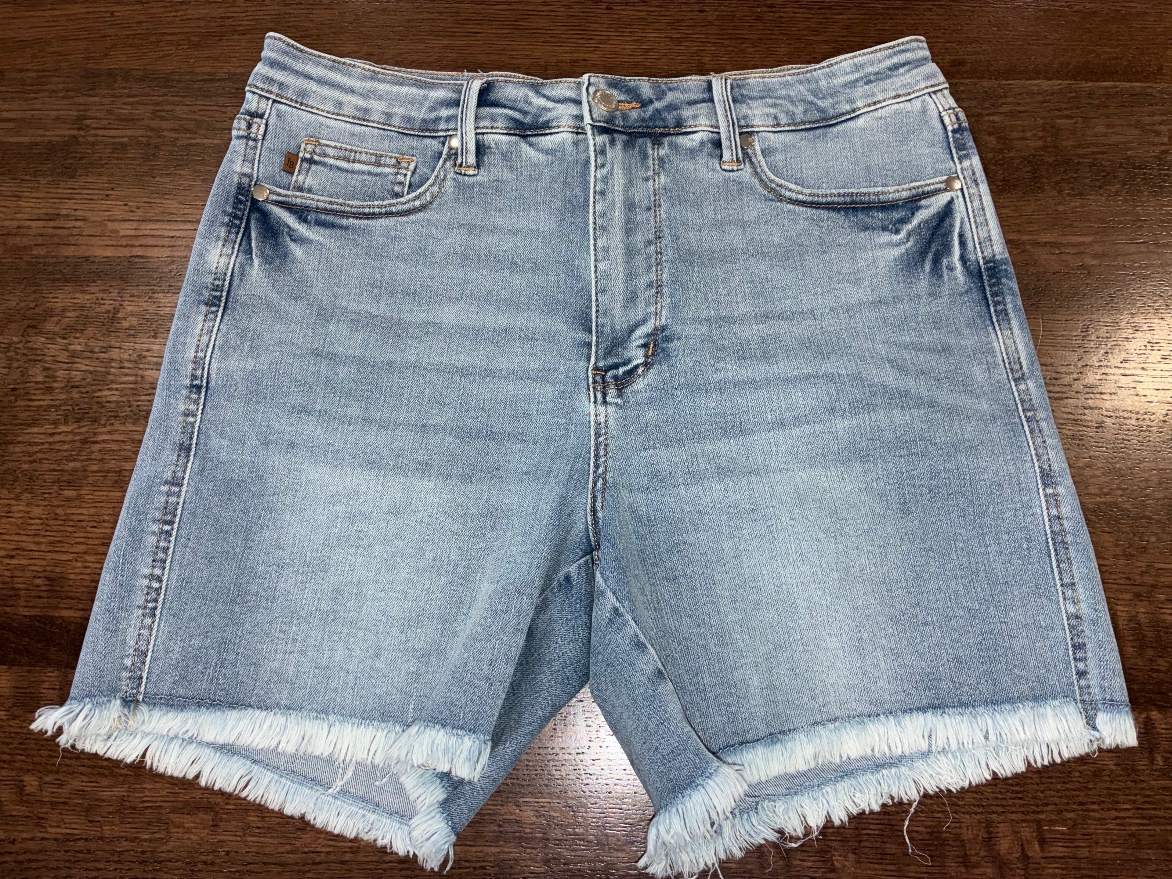 Judy Blue Women's Frayed Hem Shorts Size XL New Condition