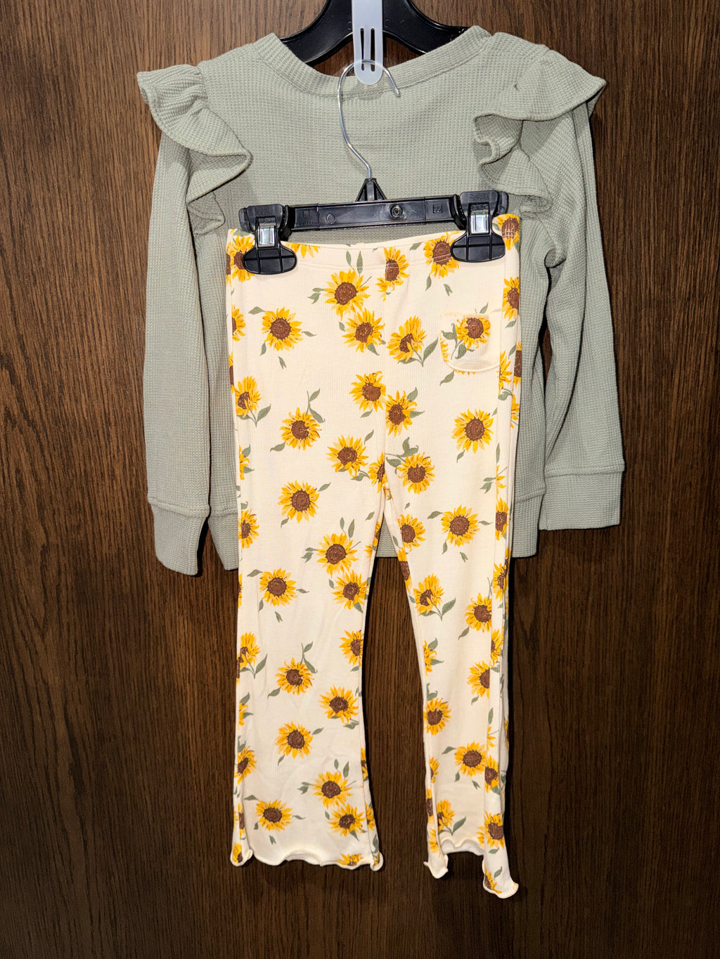 Angel Dear Girls 
Sunflowers Ruffle Shoulder Waffle
Shirt with Flare Pant Set Size 3T