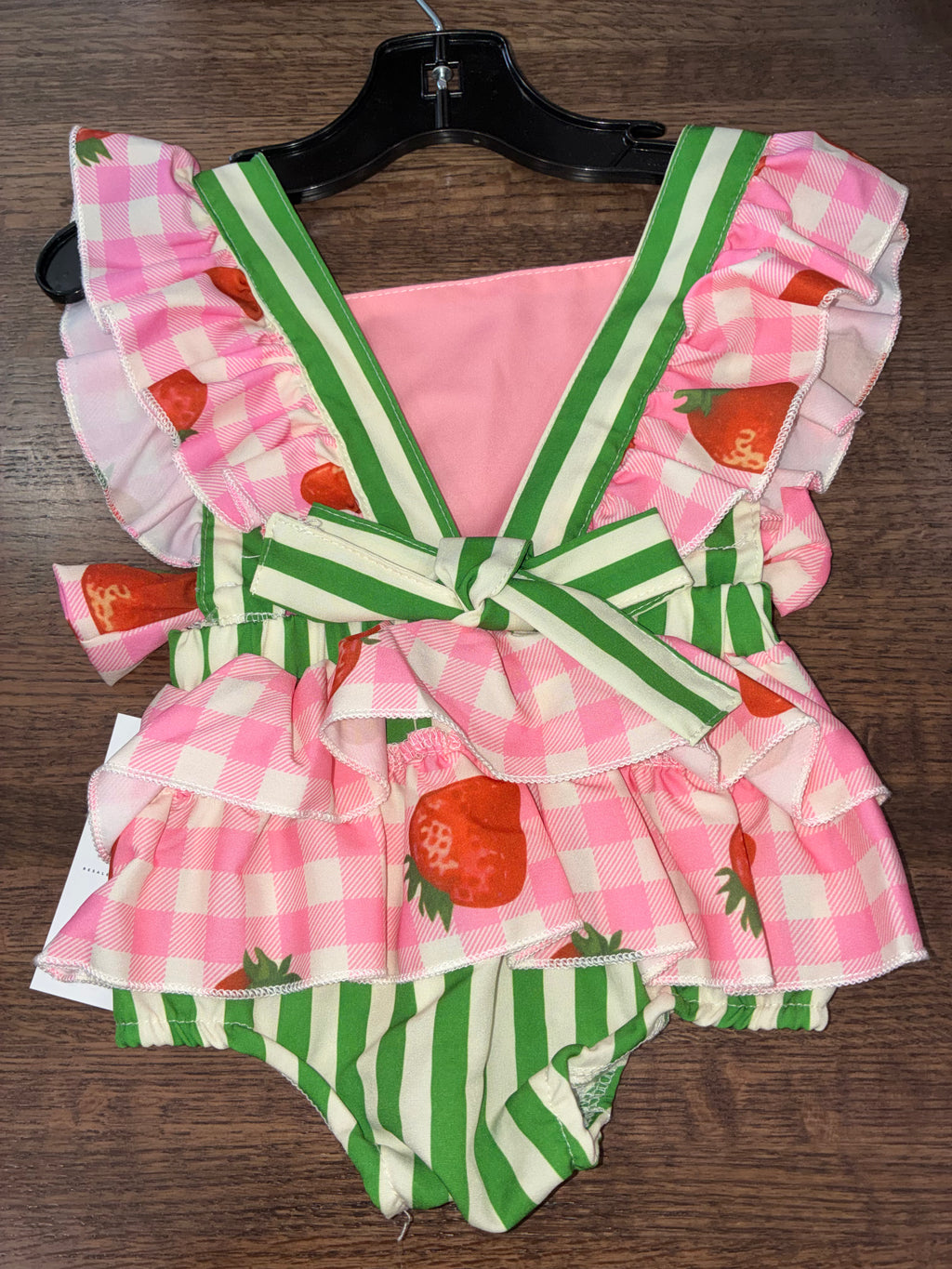 Girls Strawberry Flutter Sleeve Bubble Romper Size 0-3 Months