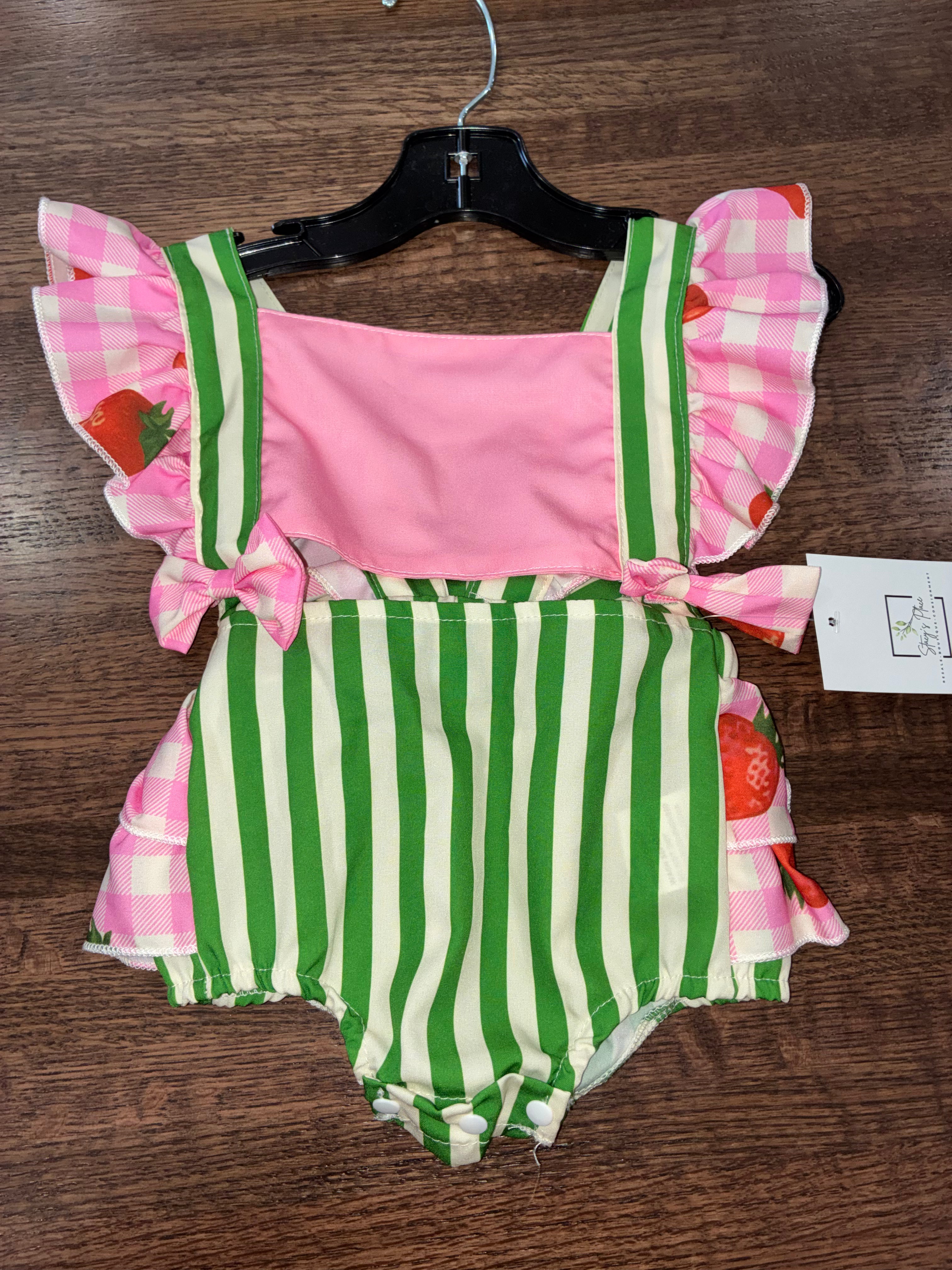 Girls Strawberry Flutter Sleeve Bubble Romper Size 0-3 Months