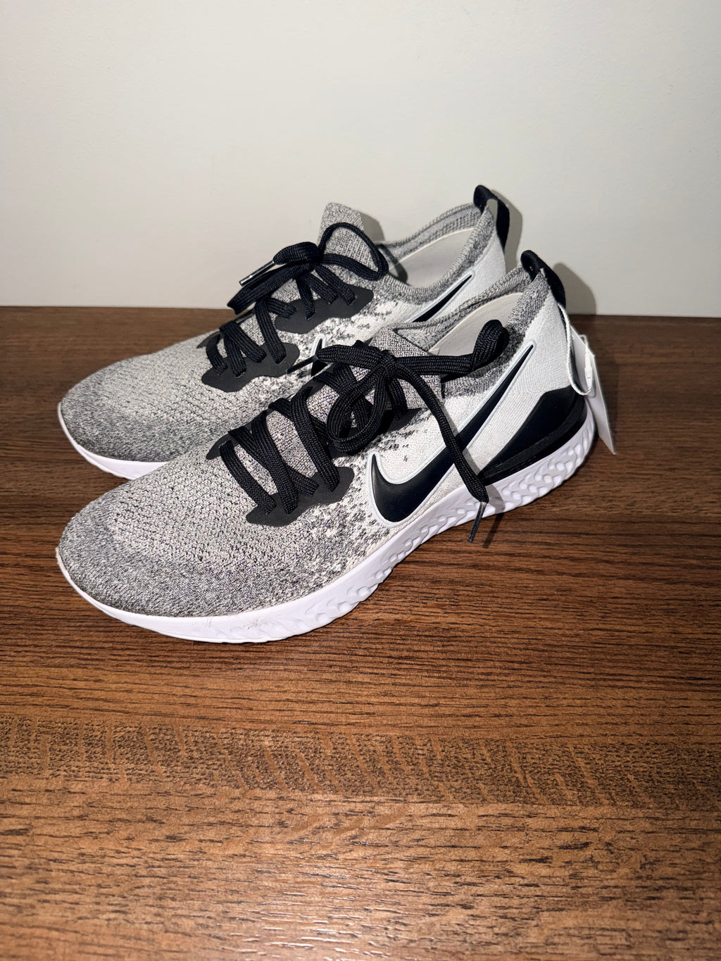 Nike Epic React Flyknit 2 Women’s Size 11 BQ8927-102 White Black Running Shoes