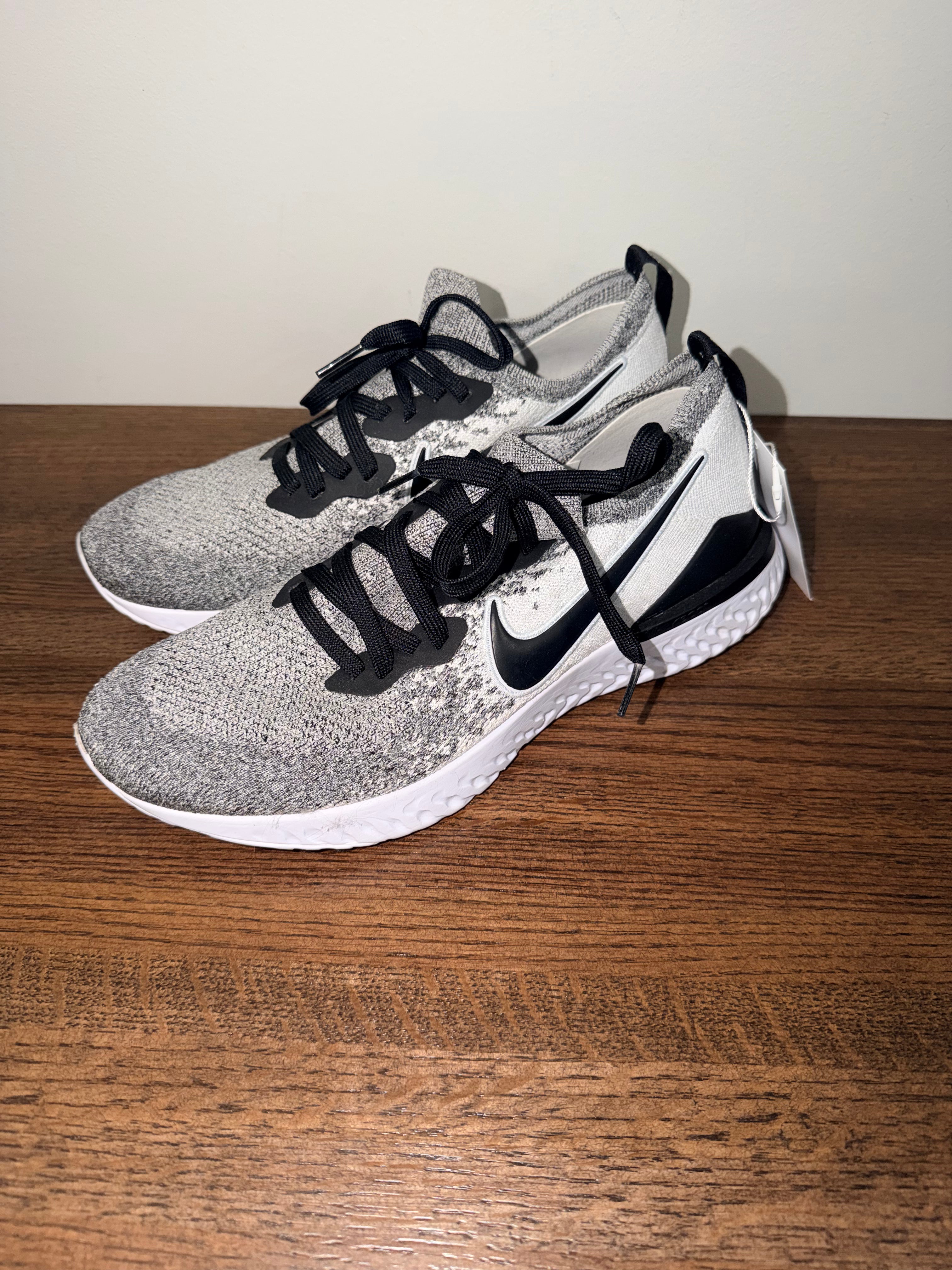 Nike Epic React Flyknit 2 Women’s Size 11 BQ8927-102 White Black Running Shoes
