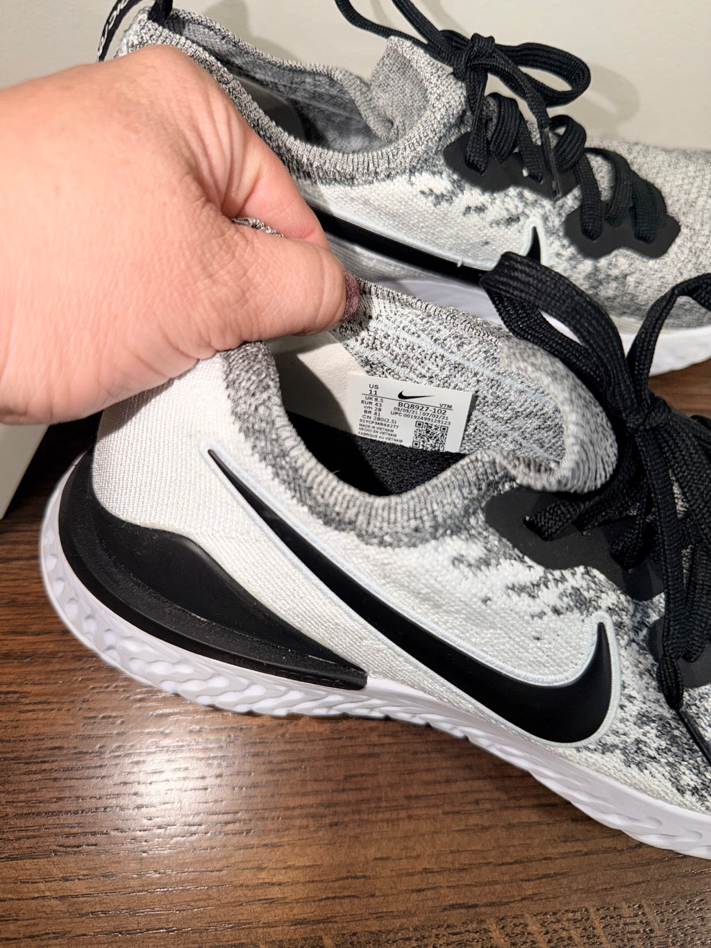 Nike Epic React Flyknit 2 Women’s Size 11 BQ8927-102 White Black Running Shoes