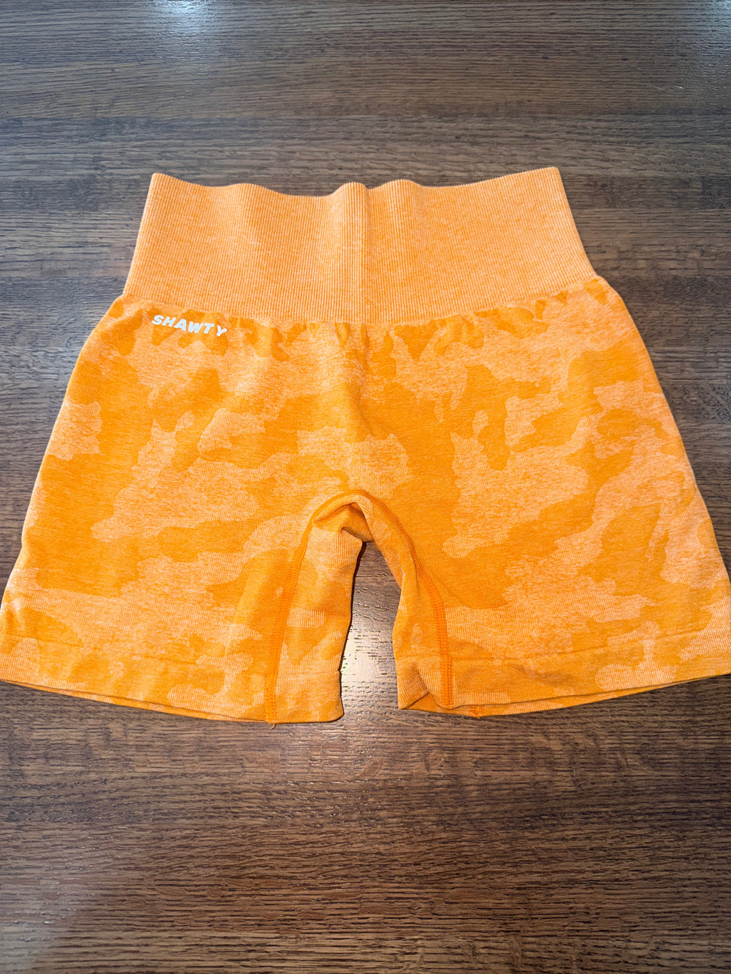SHAWTY SW Activewear Women’s Orange Camo Seamless Biker Shorts High Rise Size Small