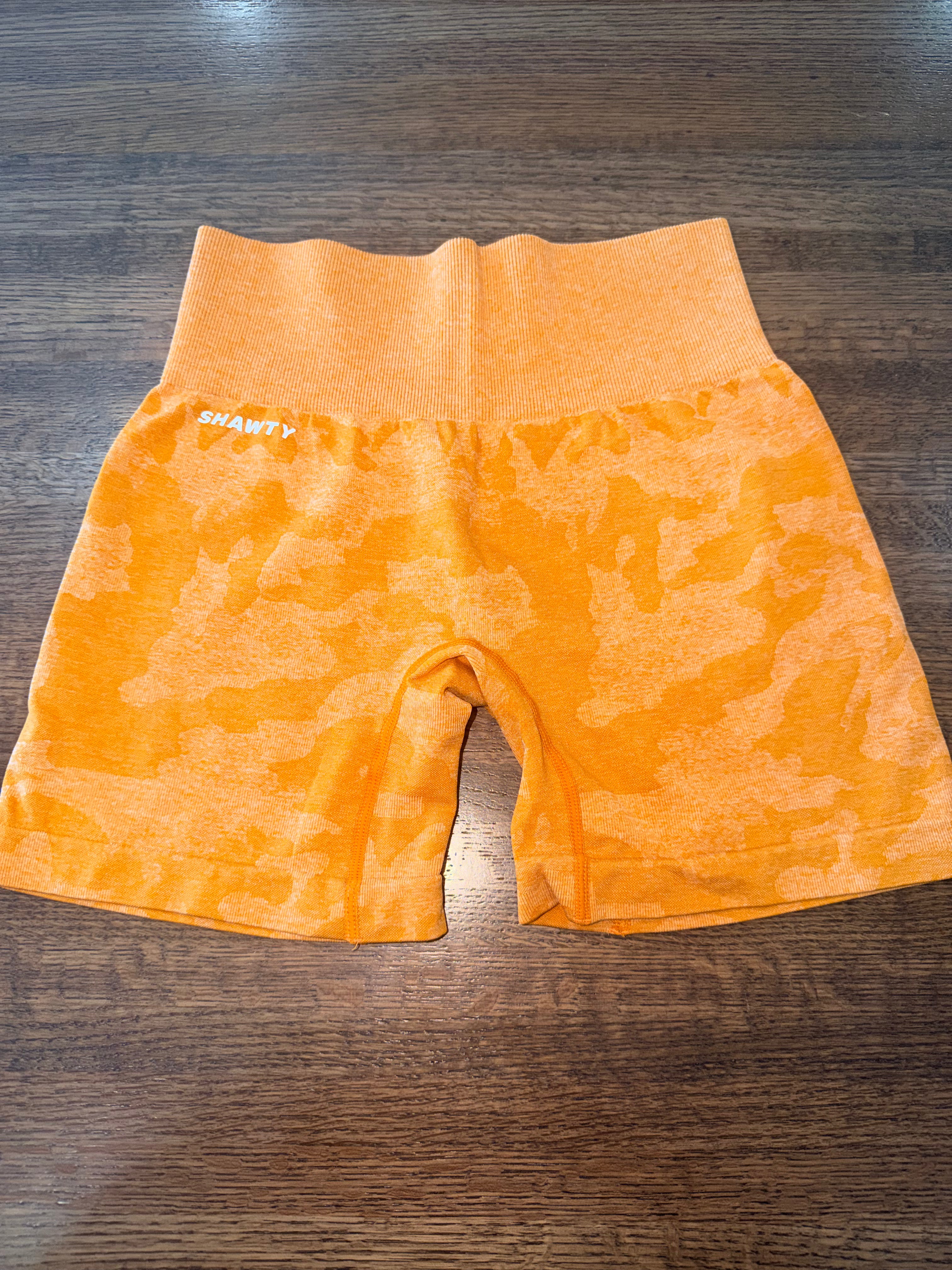 SHAWTY SW Activewear Women’s Orange Camo Seamless Biker Shorts High Rise Size Small