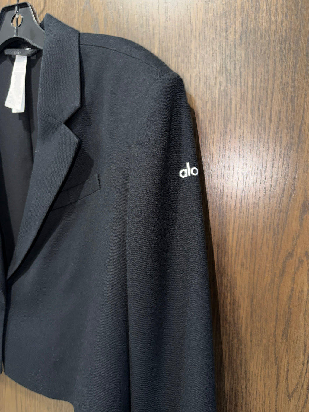 Alo Yoga Cropped Blazer Women’s Size M Black Logo Sleeve Tailored Jacket