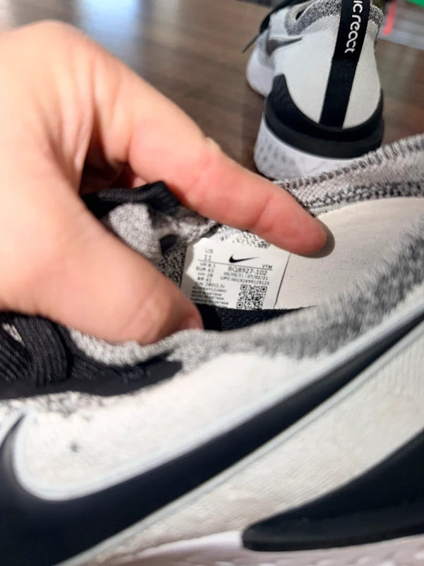 Nike Women’s Epic React Flyknit 2 shoes in the "Oreo" Color Size 11
