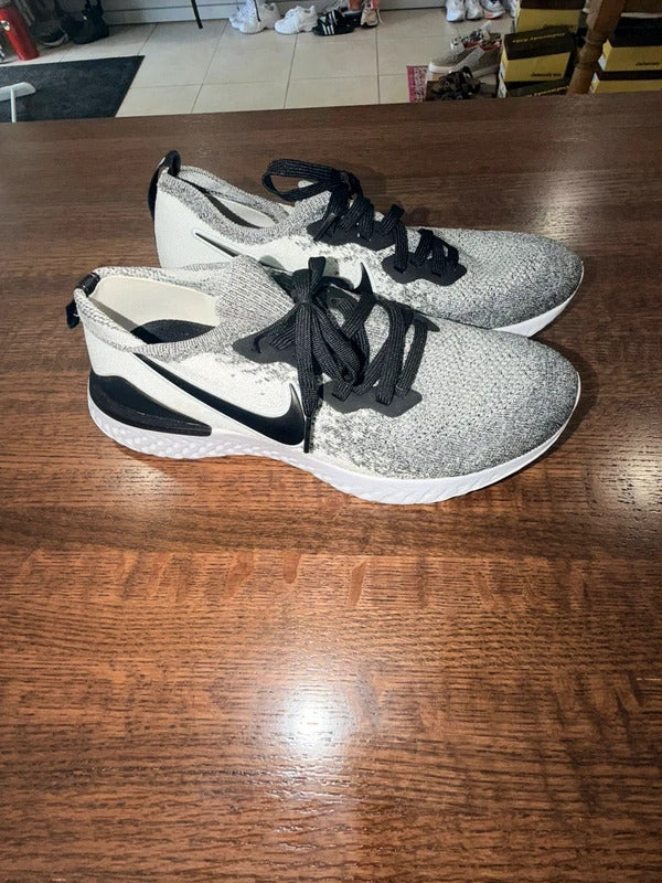Nike Women’s Epic React Flyknit 2 shoes in the "Oreo" Color Size 11